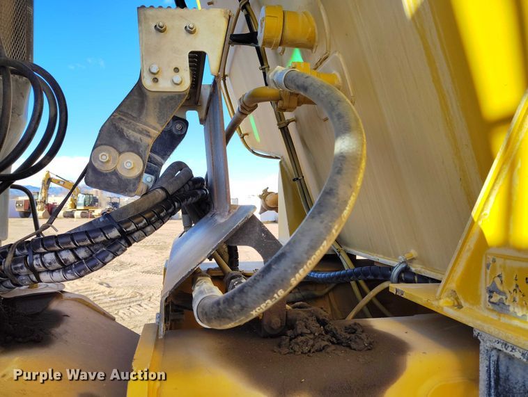 image for item DT0972 2003 John Deere 250D Series II water wagon