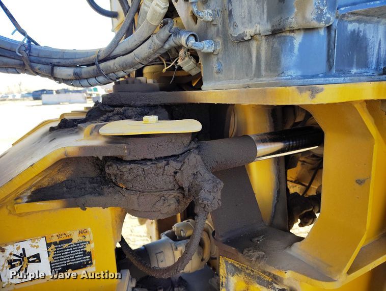 image for item DT0972 2003 John Deere 250D Series II water wagon