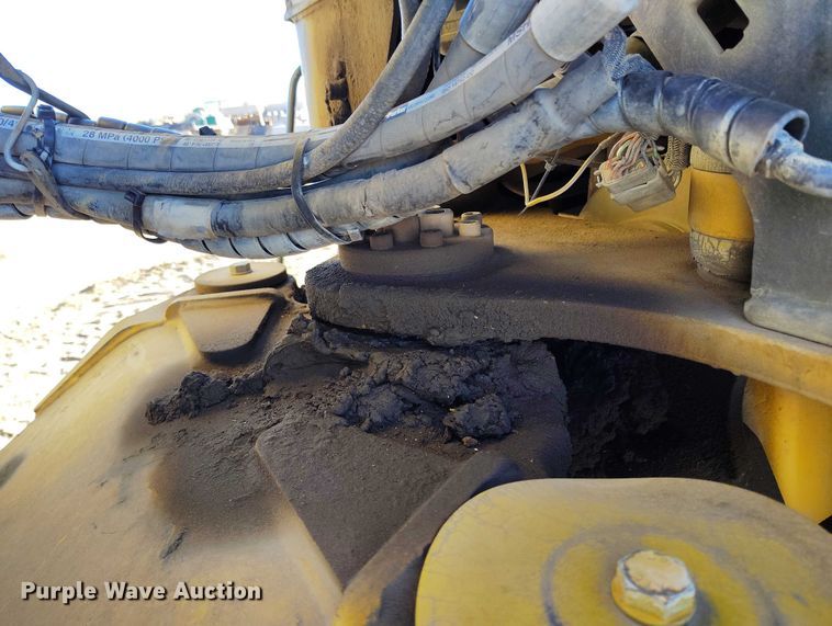 image for item DT0972 2003 John Deere 250D Series II water wagon