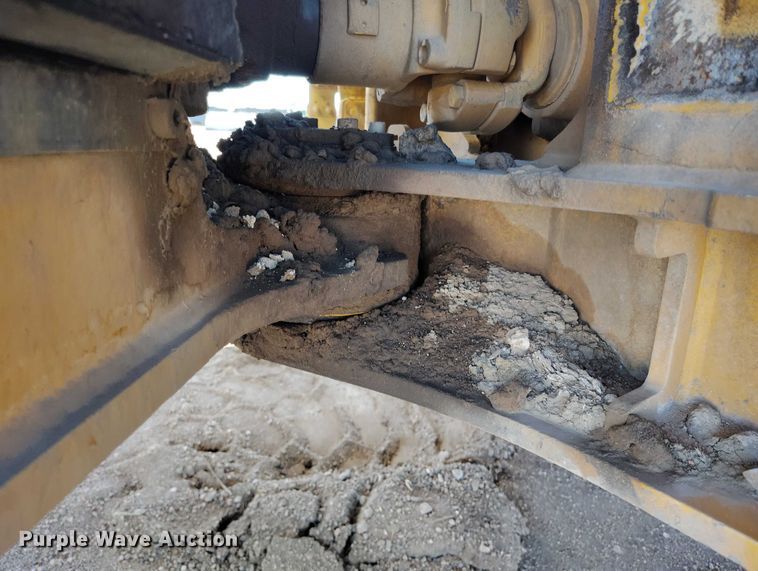 image for item DT0972 2003 John Deere 250D Series II water wagon