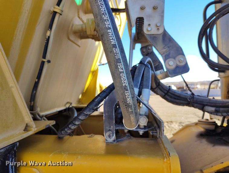 image for item DT0972 2003 John Deere 250D Series II water wagon