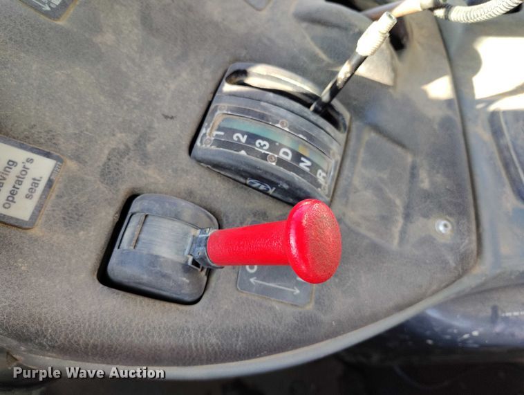 image for item DT0972 2003 John Deere 250D Series II water wagon