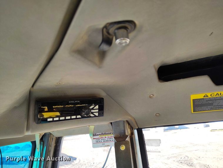 image for item DT0972 2003 John Deere 250D Series II water wagon