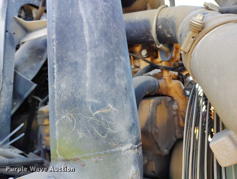 image for item DT0972 2003 John Deere 250D Series II water wagon