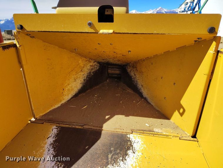 image for item DT0993 2007 Vermeer BC600XL wood chipper