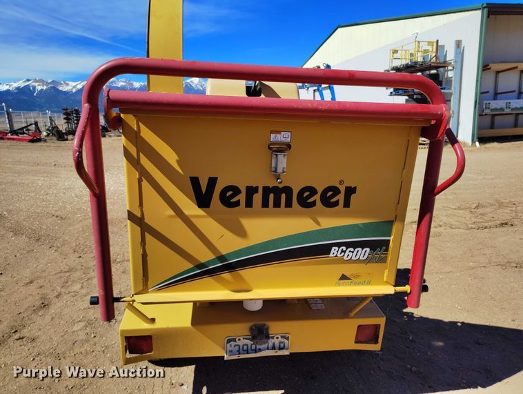 image for item DT0993 2007 Vermeer BC600XL wood chipper