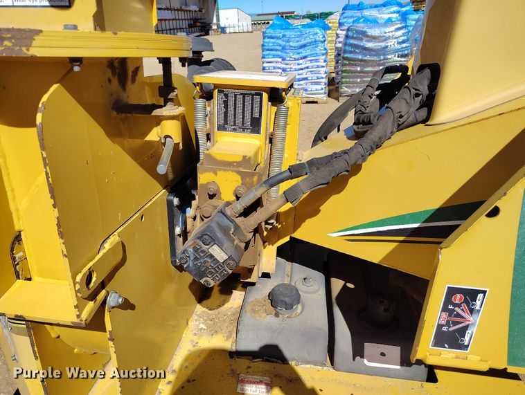 image for item DT0993 2007 Vermeer BC600XL wood chipper