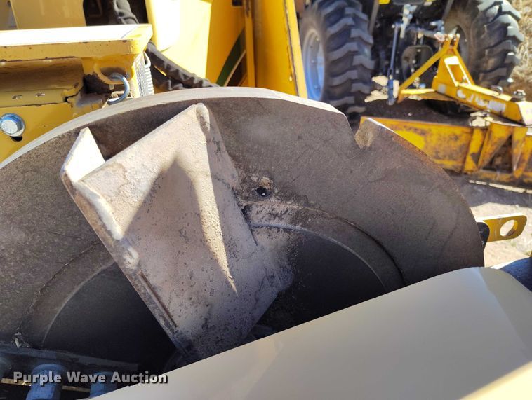 image for item DT0993 2007 Vermeer BC600XL wood chipper