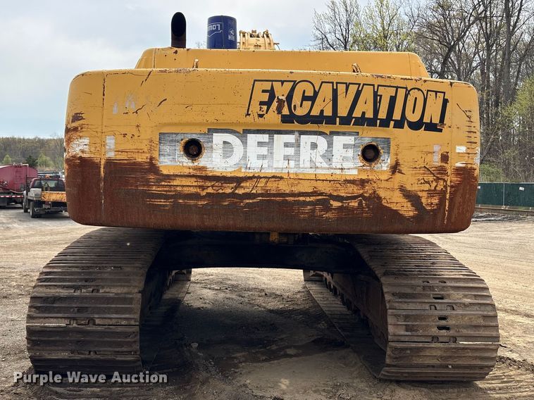 image for item DT2890 1999 John Deere 450LC excavator