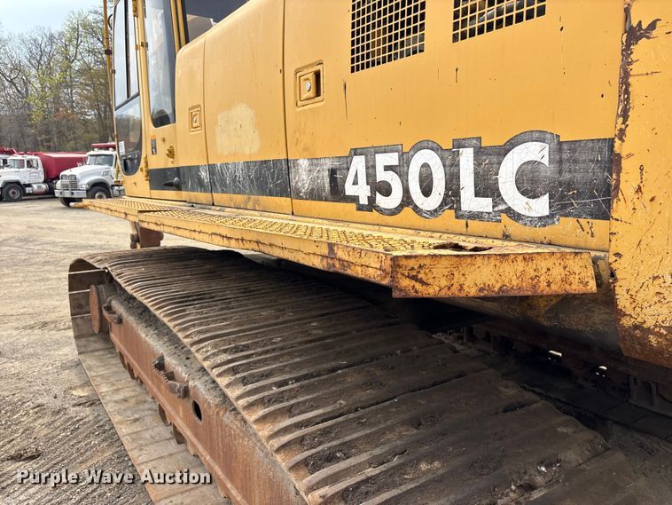 image for item DT2890 1999 John Deere 450LC excavator