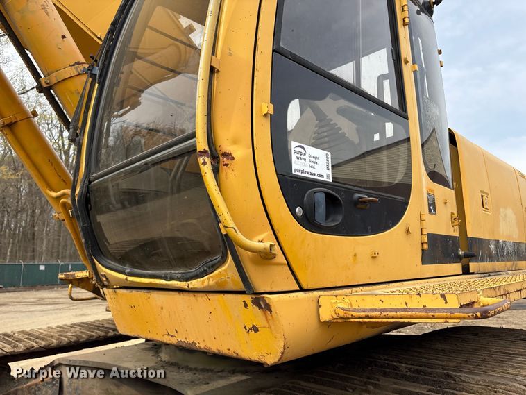 image for item DT2890 1999 John Deere 450LC excavator