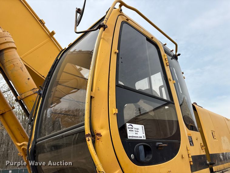 image for item DT2890 1999 John Deere 450LC excavator