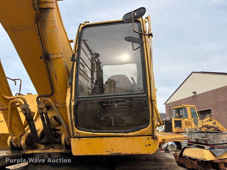 image for item DT2890 1999 John Deere 450LC excavator