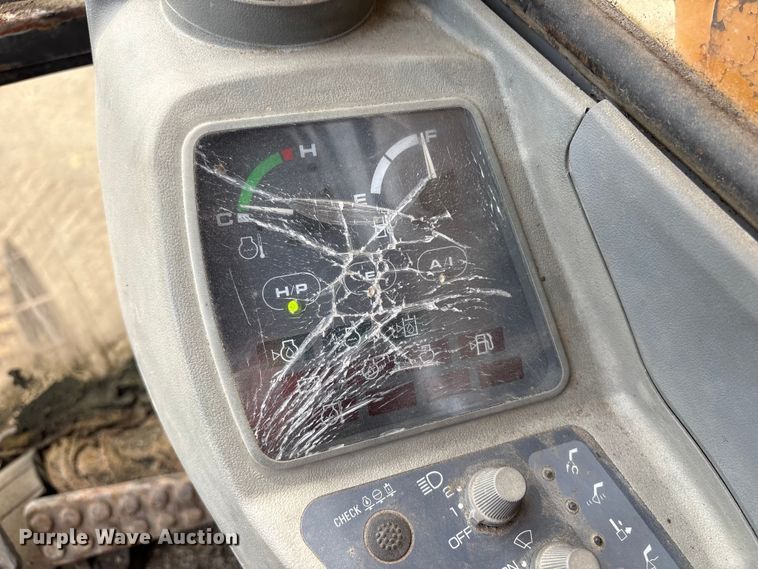 image for item DT2890 1999 John Deere 450LC excavator