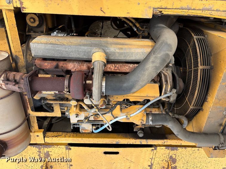 image for item DT2890 1999 John Deere 450LC excavator