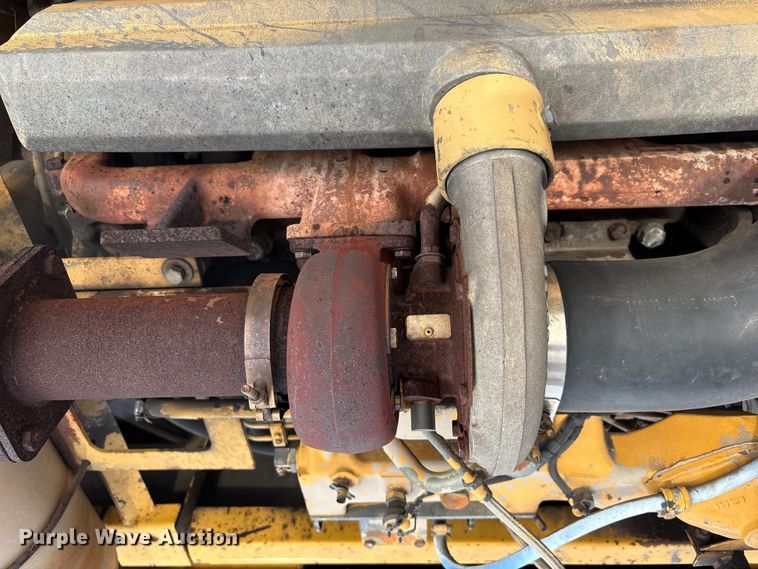 image for item DT2890 1999 John Deere 450LC excavator