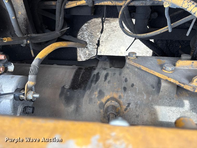 image for item DT2890 1999 John Deere 450LC excavator