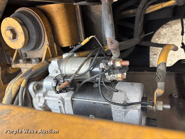 image for item DT2890 1999 John Deere 450LC excavator