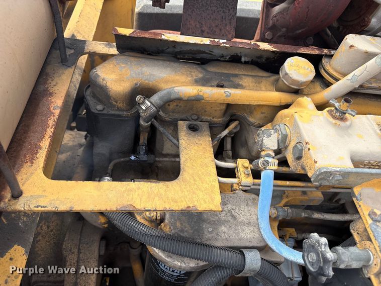 image for item DT2890 1999 John Deere 450LC excavator