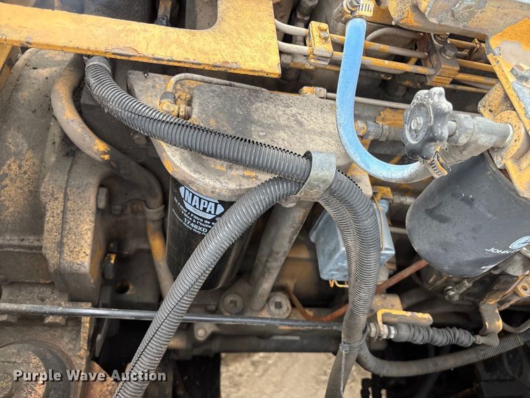 image for item DT2890 1999 John Deere 450LC excavator