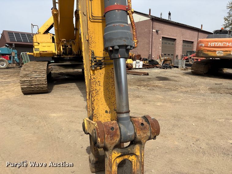 image for item DT2890 1999 John Deere 450LC excavator