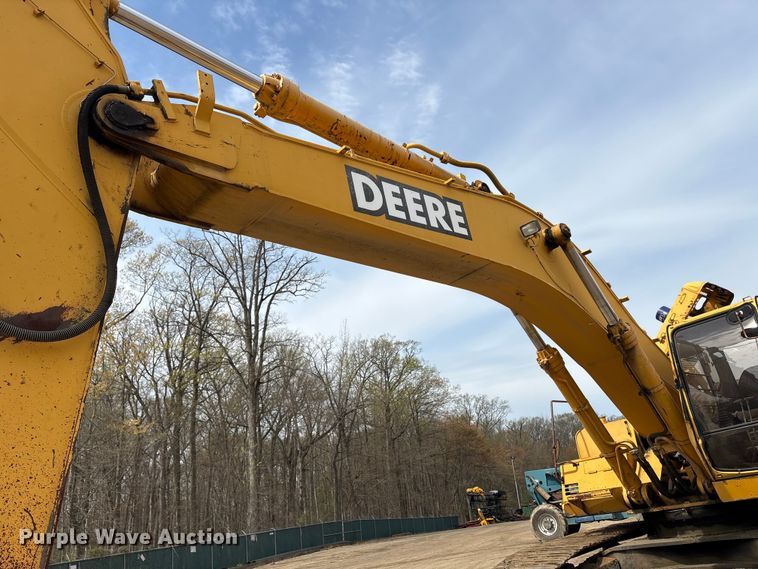 image for item DT2890 1999 John Deere 450LC excavator