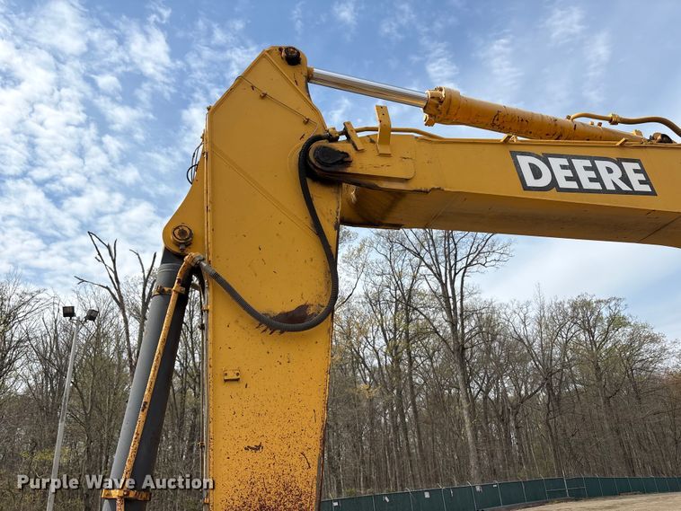 image for item DT2890 1999 John Deere 450LC excavator