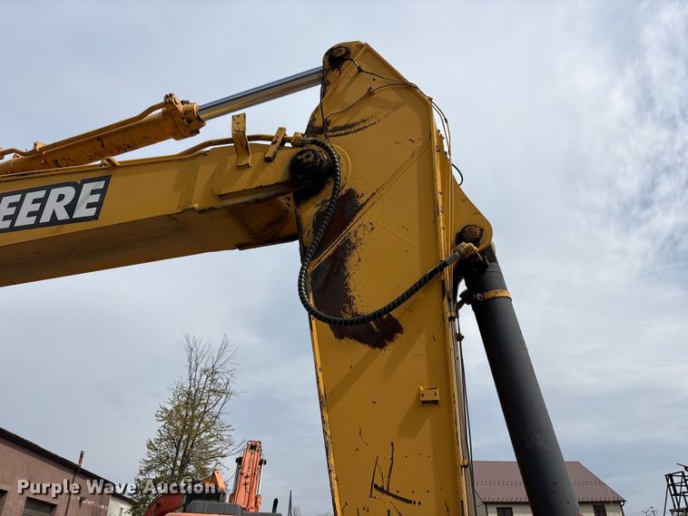 image for item DT2890 1999 John Deere 450LC excavator