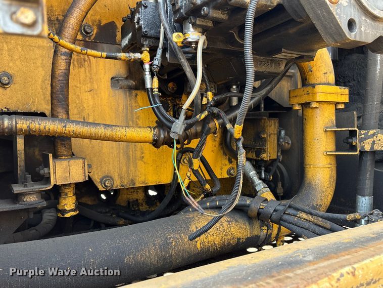 image for item DT2890 1999 John Deere 450LC excavator