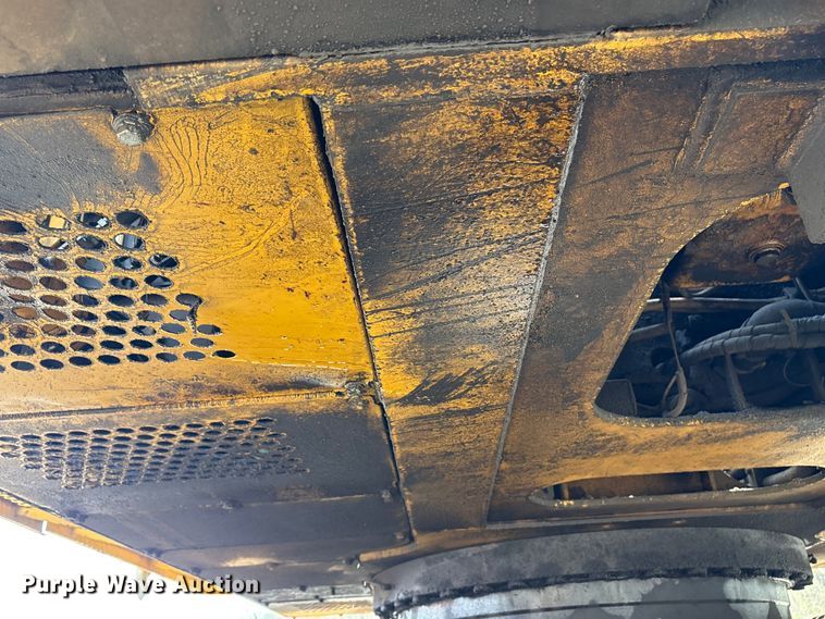 image for item DT2890 1999 John Deere 450LC excavator