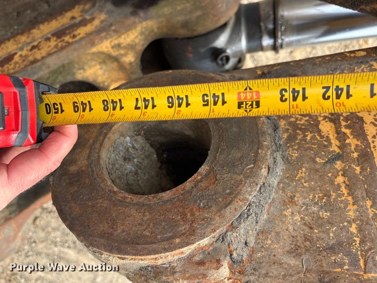 image for item DT2890 1999 John Deere 450LC excavator