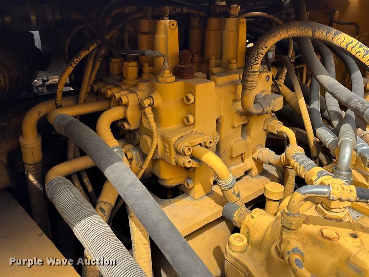 image for item DT2890 1999 John Deere 450LC excavator