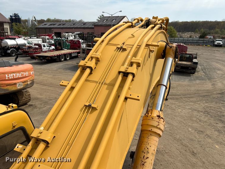 image for item DT2890 1999 John Deere 450LC excavator