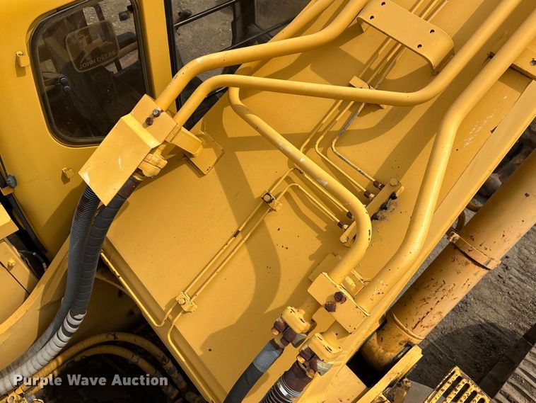 image for item DT2890 1999 John Deere 450LC excavator