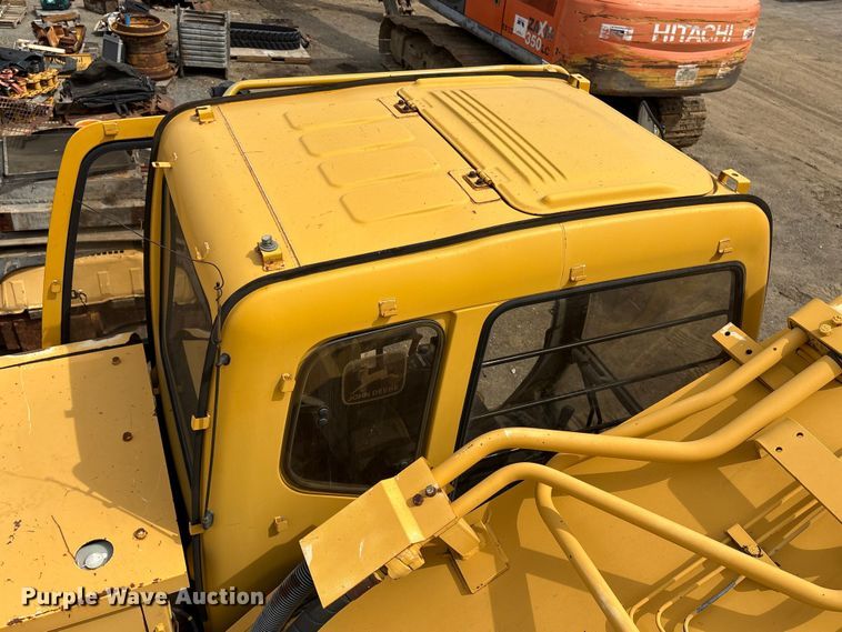 image for item DT2890 1999 John Deere 450LC excavator
