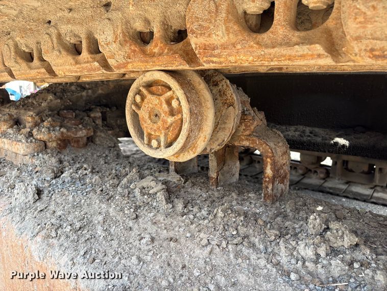 image for item DT2890 1999 John Deere 450LC excavator