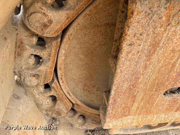 image for item DT2890 1999 John Deere 450LC excavator