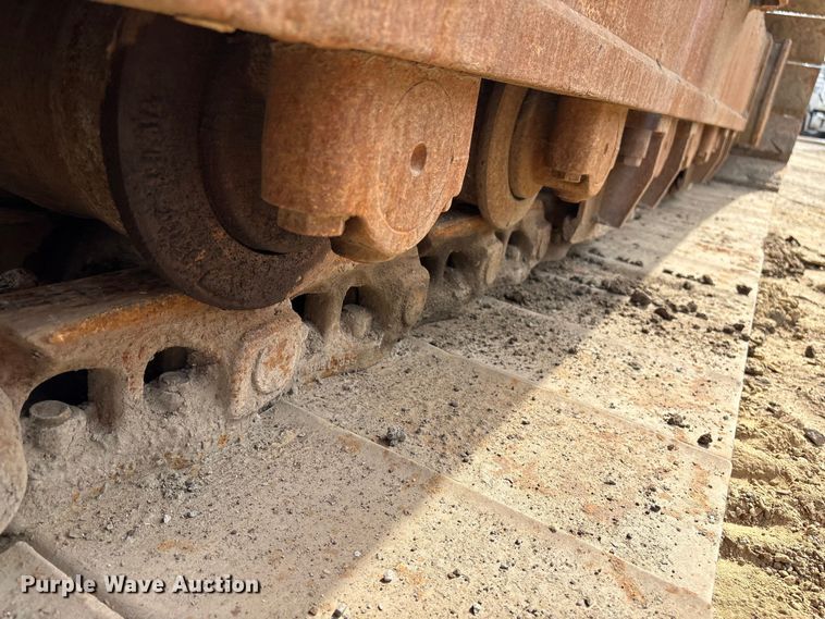 image for item DT2890 1999 John Deere 450LC excavator