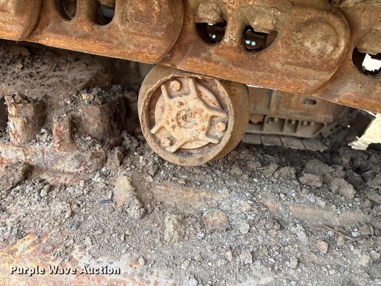 image for item DT2890 1999 John Deere 450LC excavator