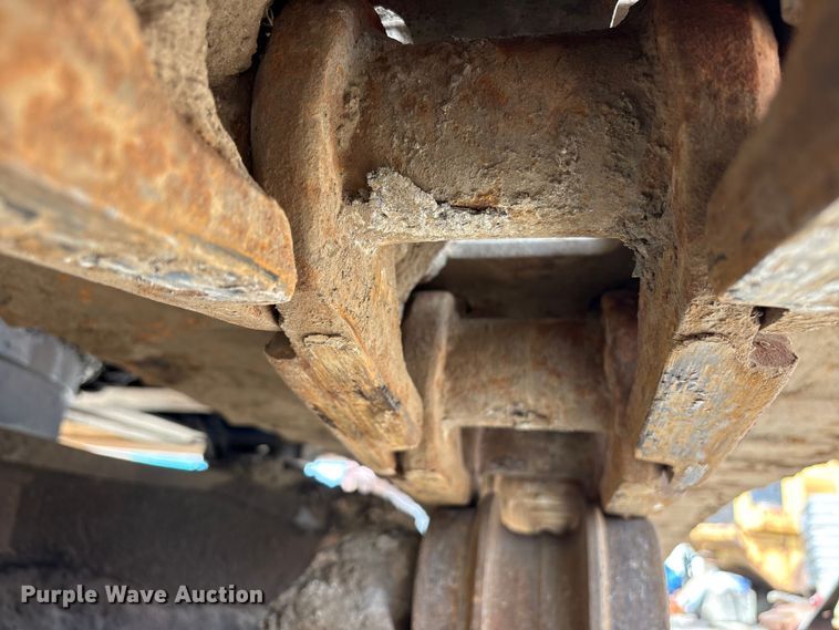 image for item DT2890 1999 John Deere 450LC excavator