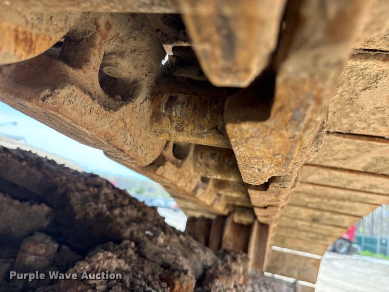 image for item DT2890 1999 John Deere 450LC excavator