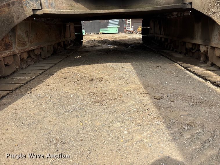 image for item DT2890 1999 John Deere 450LC excavator