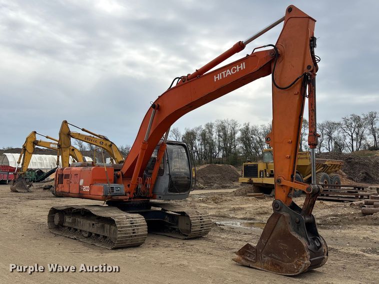 image for item DT2892 Hitachi EX200 excavator