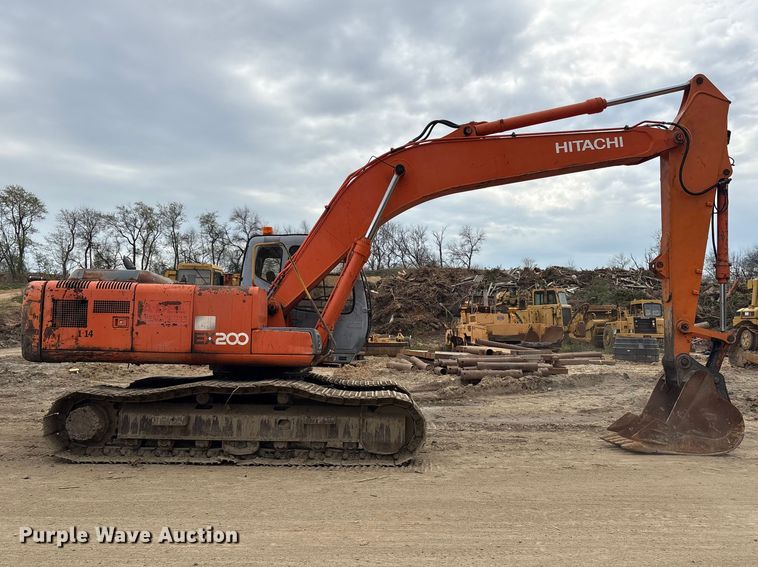 image for item DT2892 Hitachi EX200 excavator