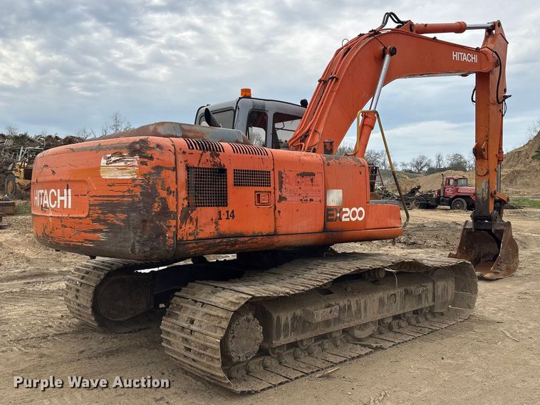 image for item DT2892 Hitachi EX200 excavator