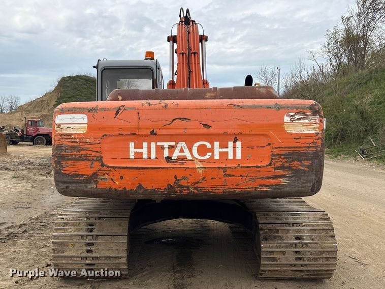 image for item DT2892 Hitachi EX200 excavator