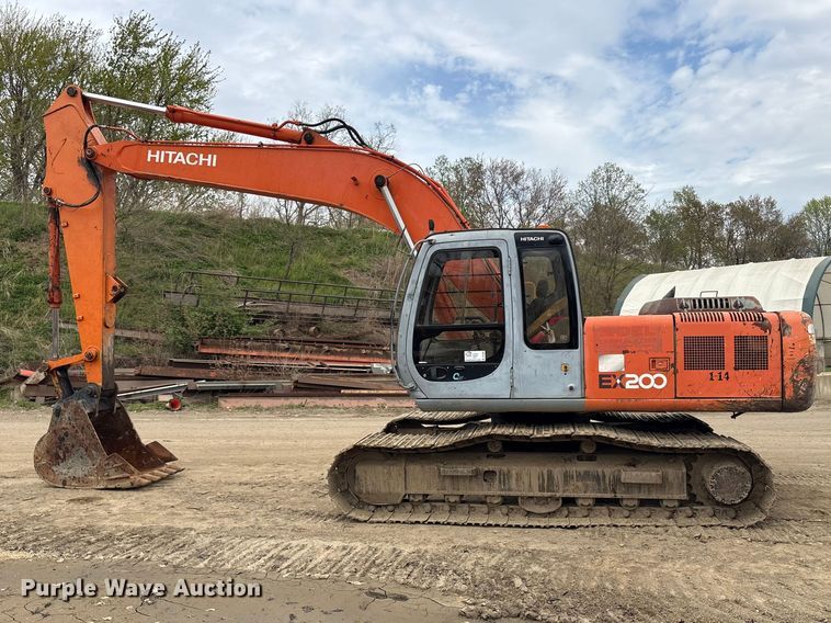 image for item DT2892 Hitachi EX200 excavator