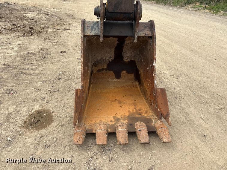 image for item DT2892 Hitachi EX200 excavator