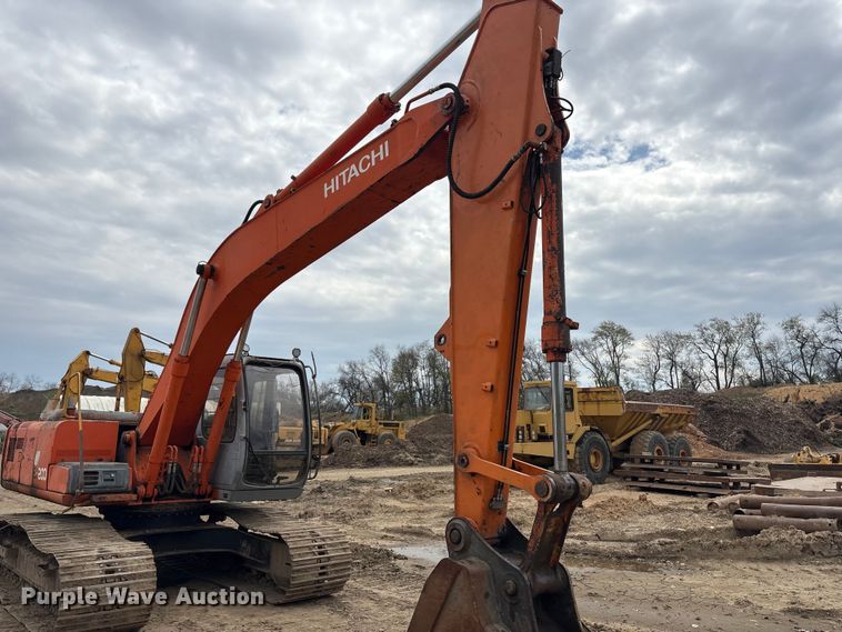 image for item DT2892 Hitachi EX200 excavator