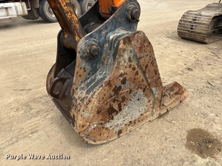 image for item DT2892 Hitachi EX200 excavator